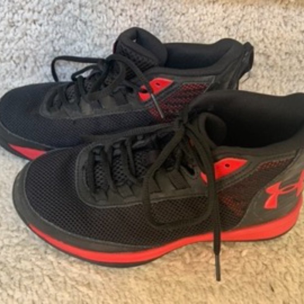 Boys Under Armour Basketball Shoes, Size 3